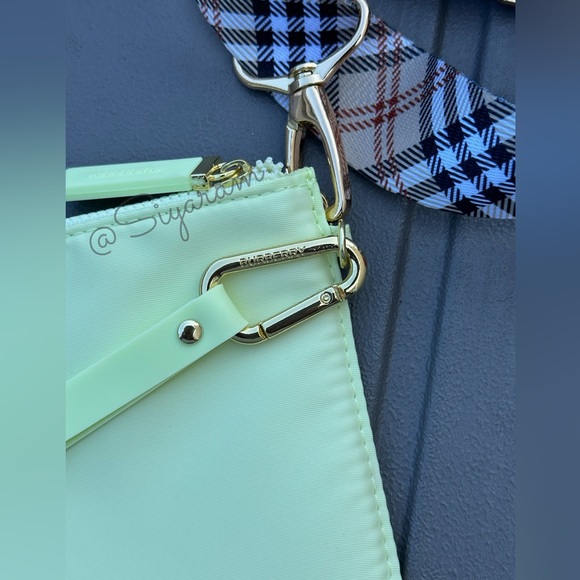 Burberry purse/ clutch/ wristlet / cosmetic  bag to crossbody bag